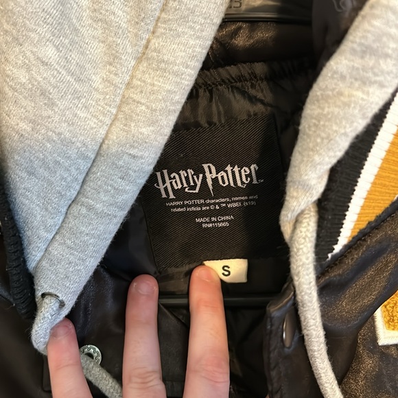 Hufflepuff Harry Potter small letterman’s jacket - Picture 3 of 4